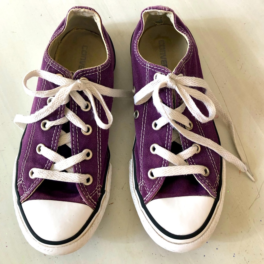 CONVERSE Sneakers / Tennis Shoes. Great Used Condition, as photos show!🌸🌷